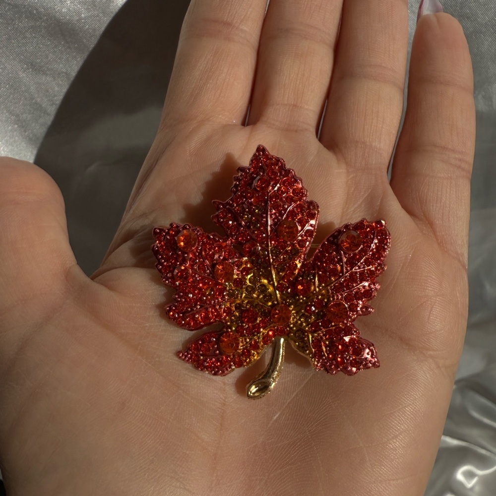 🍁 Autumn Maple Leaf Rhinestone Brooch – Orange Crystal Fall Pin - Picture 6 of 8